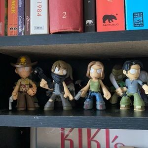 Walking dead minis LOT